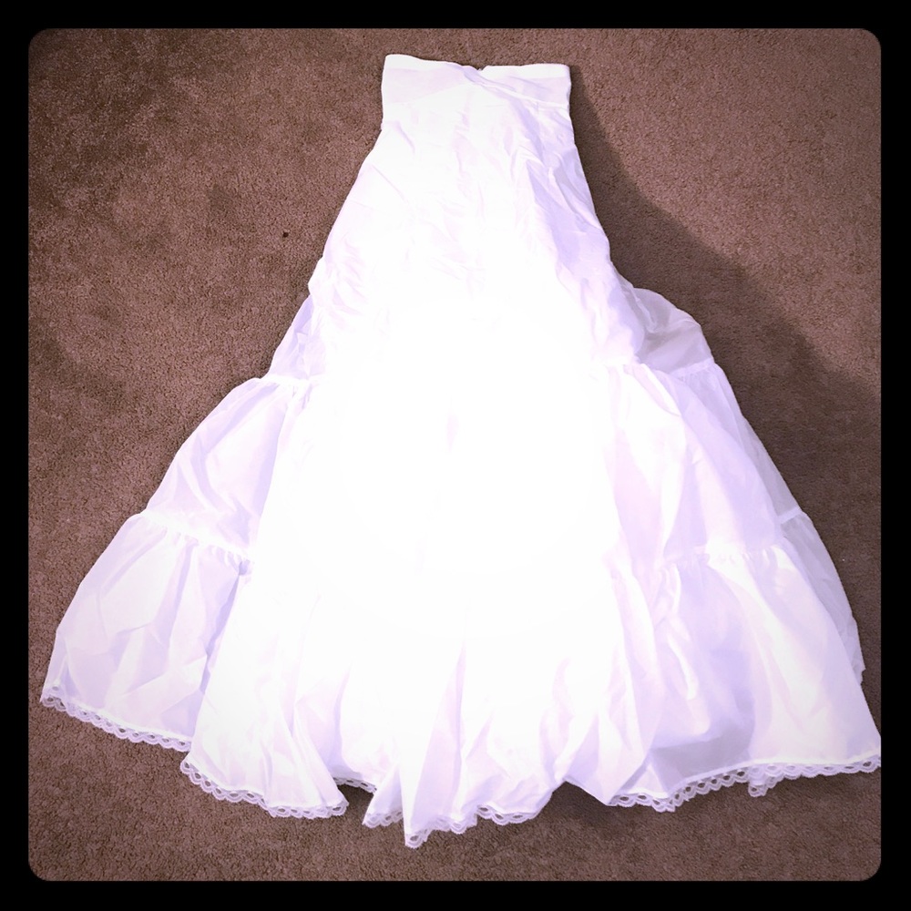 Crinoline that goes under the wedding dress